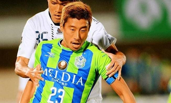 广岛三箭惊险战胜对手,锁定淘汰赛名额!